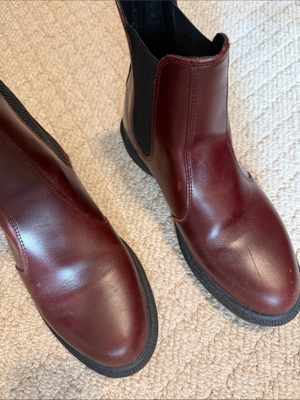 Dr Martens Flora Chelsea 2019 women’s boots Note some minor sign of wear.